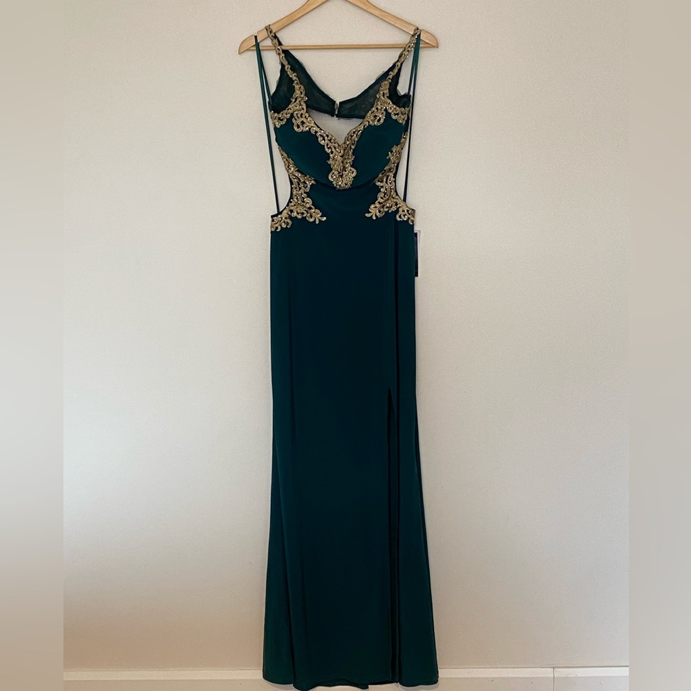 NWT Cachet Women’s Formal Evening Gown, Size 6 – Dark Green, Gold Accents, Prom